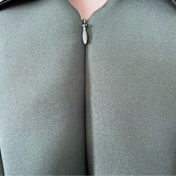 Betsy and Adam Shoulder Ruffle Sheath Scuba Dress in Green size 4 - Picture 6 of 15